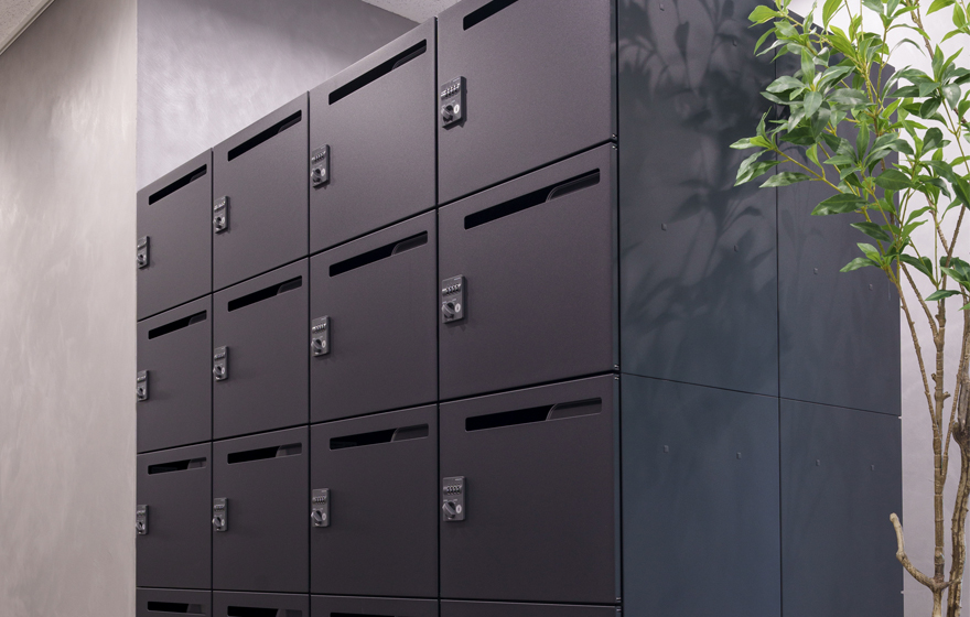 LOCKER